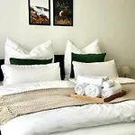 Apartment 1-zimmer-apartment In Der Naehe Der Therme Und Haengebruecke