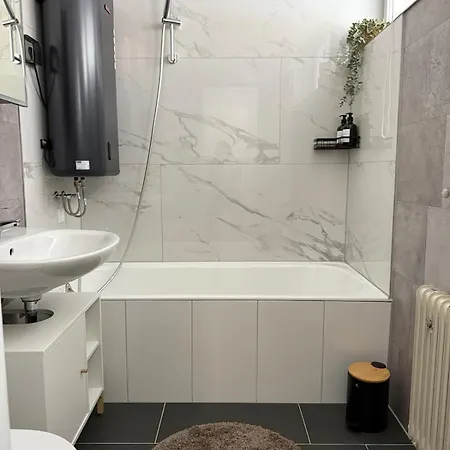 Apartment 1-zimmer-apartment In Der Naehe Der Therme Und Haengebruecke *
